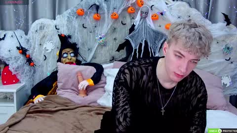 TrevorBenson online show from October 25, 4:13 am