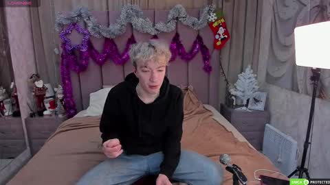 TrevorBenson online show from December 15, 3:24 am