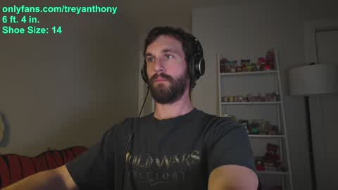 Snapshot of treyanthony chatting on January 19, 1:21 am decentanthony online show from January 19, 1:21 am