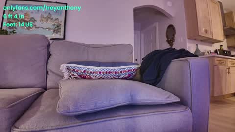 Snapshot of treyanthony chatting on February 4, 1:45 am decentanthony online show from February 4, 1:45 am