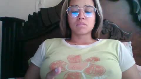 triana_bell online show from February 17, 3:55 pm