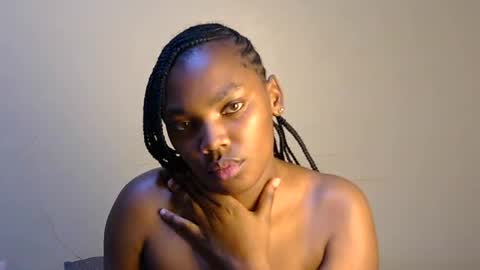 trina_z online show from July 18, 6:32 pm