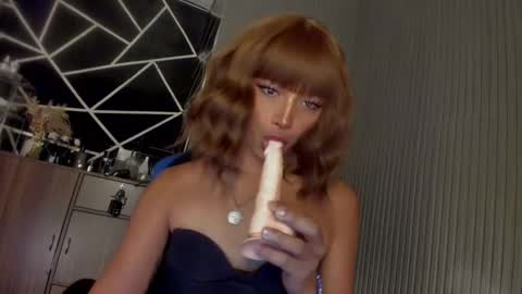 Ms Ella online show from January 13, 2:00 pm