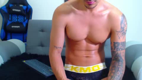 Snapshot of tristan_bm chatting on January 22, 1:10 am tristan bm online show from January 22, 1:10 am