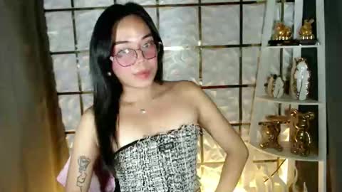 trixie_foxslut online show from April 6, 11:33 am