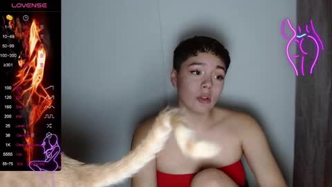 Snapshot of trixie_tangg chatting on February 25, 1:09 am Kitty online show from February 25, 1:09 am