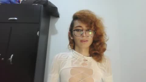 Snapshot of trixy_roses chatting on December 18, 10:13 pm Trixy Rose online show from December 18, 10:13 pm
