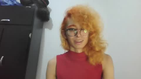 Snapshot of trixy_roses chatting on January 3, 12:00 am Trixy Rose online show from January 3, 12:00 am