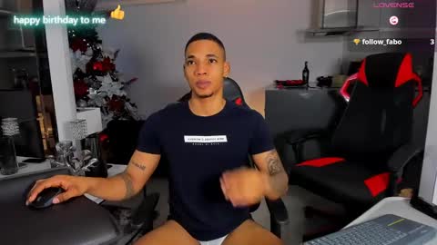 Snapshot of troywesly_ chatting on December 18, 4:09 am Troy wesly online show from December 18, 4:09 am