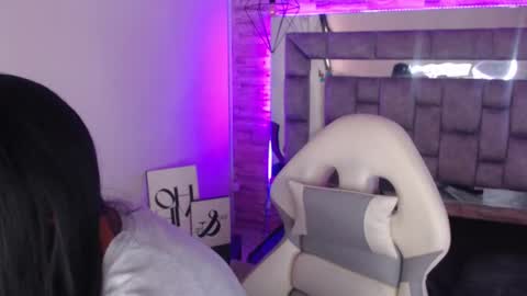 Snapshot of truelove_art chatting on February 11, 12:15 pm online show from February 11, 12:15 pm