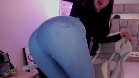 Snapshot of truelove_art chatting on March 5, 7:27 pm online show from March 5, 7:27 pm