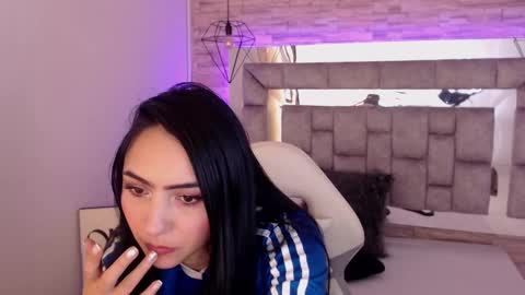 Snapshot of truelove_art chatting on February 20, 2:57 pm online show from February 20, 2:57 pm