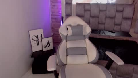 Snapshot of truelove_art chatting on February 10, 3:32 pm online show from February 10, 3:32 pm
