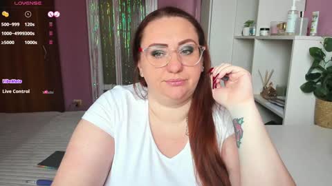 Snapshot of truly_goddess chatting on January 31, 8:43 am Adelle online show from January 31, 8:43 am