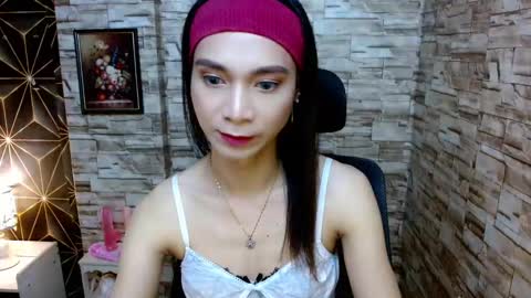 Snapshot of tscumbitch chatting on December 6, 10:33 am Tina online show from December 6, 10:33 am