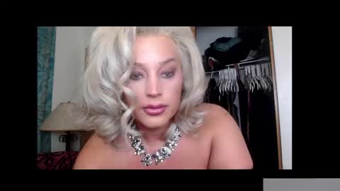 Snapshot of tssabrinaxxx chatting on March 1, 7:04 pm Sabrina Ravndahl online show from March 1, 7:04 pm