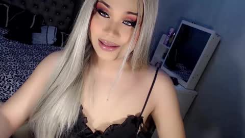 Snapshot of tsscarlett_xx chatting on September 20, 3:31 am jayvie online show from September 20, 3:31 am