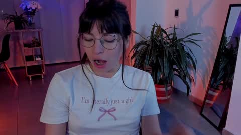 Snapshot of tsukys_spell chatting on February 8, 6:43 am Tsuky online show from February 8, 6:43 am