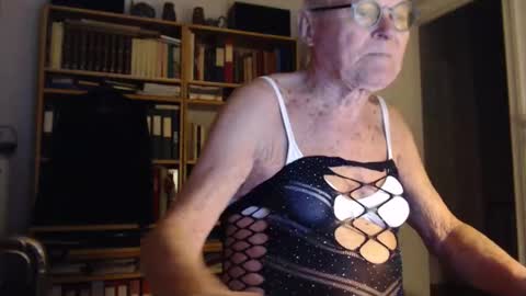 Snapshot of tubaist chatting on January 10, 3:37 pm FINN but call me NANNA online show from January 10, 3:37 pm