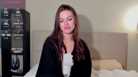 Hi everyone my name is Tina Id love it if you could help make sense of it here  online show from September 19, 7:28 pm