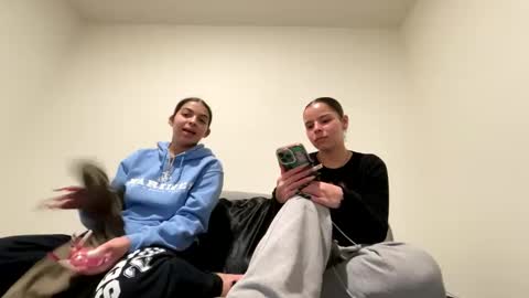 Tus reinas online show from January 9, 6:59 am
