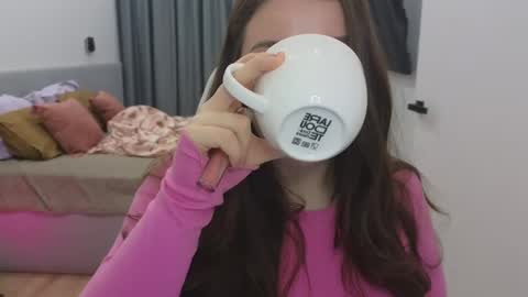Snapshot of tutti_frutti_ chatting on February 18, 8:14 pm Ariana online show from February 18, 8:14 pm