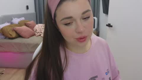 Snapshot of tutti_frutti_ chatting on February 19, 8:52 pm Ariana online show from February 19, 8:52 pm