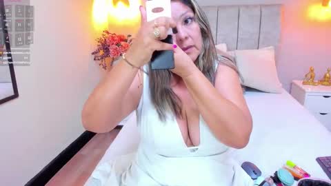 tutu_milf online show from October 14, 7:17 pm