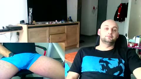 twardyidlugi online show from December 25, 11:00 am