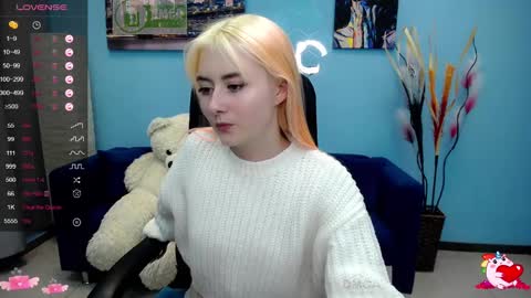 Veronica online show from December 5, 1:33 pm