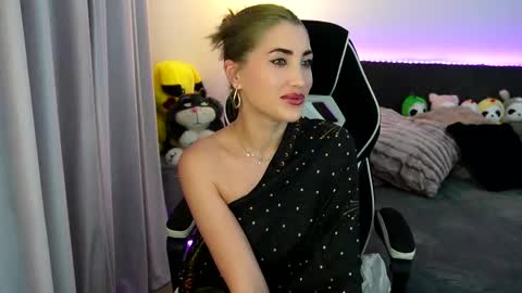 MayCarrey online show from January 13, 9:44 pm