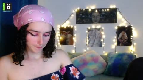 Snapshot of twinflamesxx chatting on January 27, 11:00 pm TwinFlamesXX online show from January 27, 11:00 pm