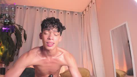 Snapshot of twink_lion chatting on February 7, 8:42 pm Lion online show from February 7, 8:42 pm