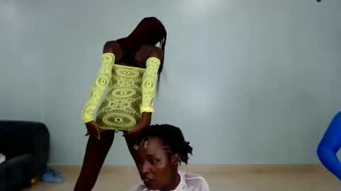 twinkle tushy online show from October 8, 11:32 pm