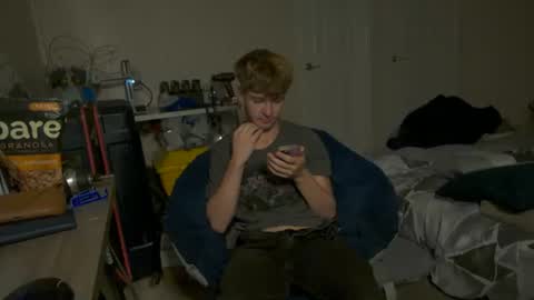 shytwink online show from October 4, 1:53 pm