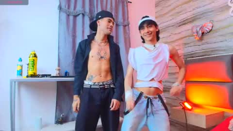 Snapshot of twinslovers_ chatting on September 14, 10:55 pm twinslovers_ online show from September 14, 10:55 pm