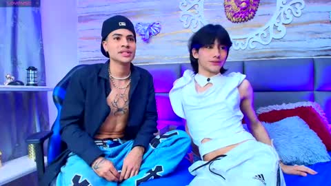 Snapshot of twinslovers_ chatting on September 11, 9:49 pm twinslovers_ online show from September 11, 9:49 pm