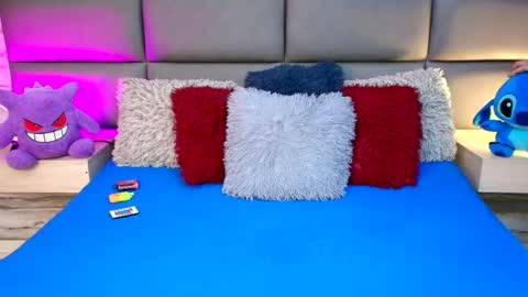 twinslovers_ online show from December 18, 4:08 am