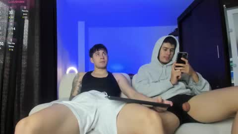 twintease online show from October 16, 1:11 pm