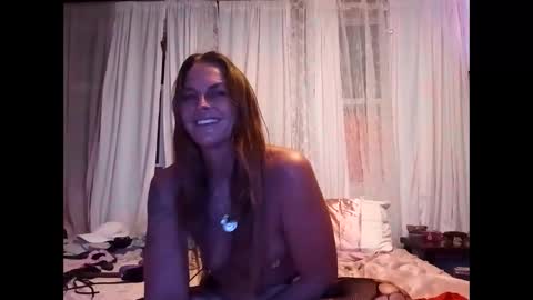 Snapshot of twocrazy85 chatting on December 6, 8:32 am Twocrazy85 online show from December 6, 8:32 am