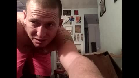 Snapshot of twocrazy85 chatting on February 16, 12:52 am Twocrazy85 online show from February 16, 12:52 am