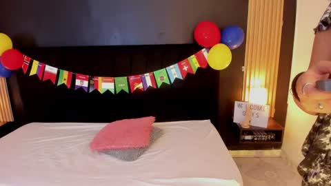 twodolls18 online show from June 22, 4:09 am