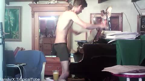 TobeBritta online show from February 26, 7:39 pm