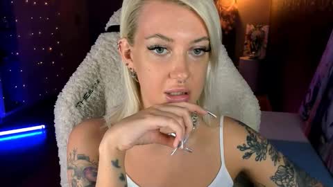 Miley online show from February 19, 1:32 pm