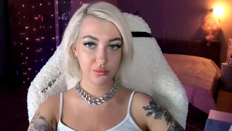 Miley online show from February 25, 3:20 pm