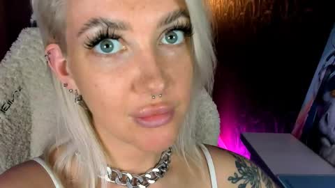 Miley online show from May 8, 2:01 pm