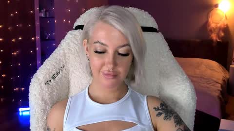 Miley online show from January 28, 7:00 pm