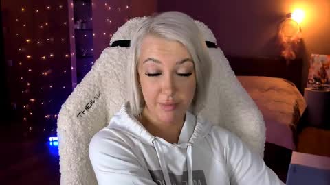 Miley online show from January 29, 5:24 pm