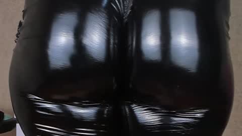 tykita online show from November 18, 8:28 am