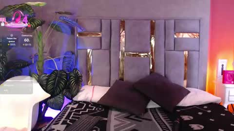 tyla_ks online show from January 7, 8:03 pm